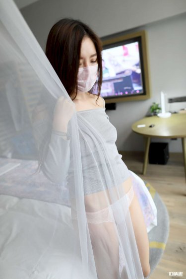 不戴乳罩的丰满已婚妇女2